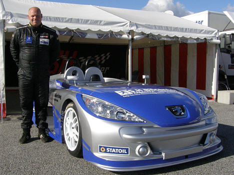 Kent Iversen's nydekorerede Peugeot 207 Spider Cup racer.
(Foto: Motorsporten.dk)